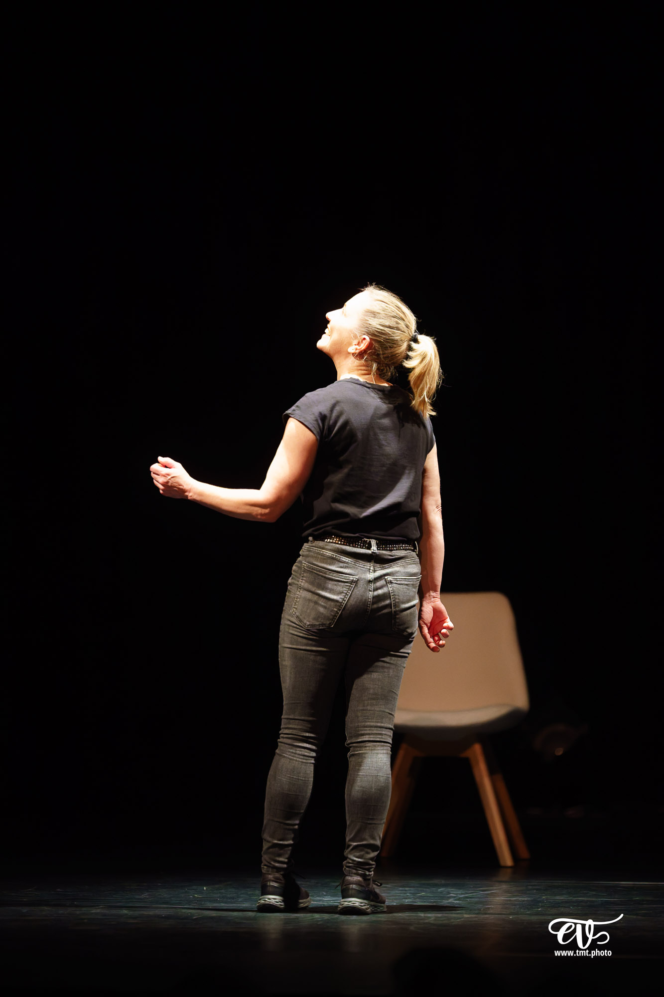 LES CHATOUILLES OU LA DANSE DE LA COLÈRE (ANDRÉA BESCOND)